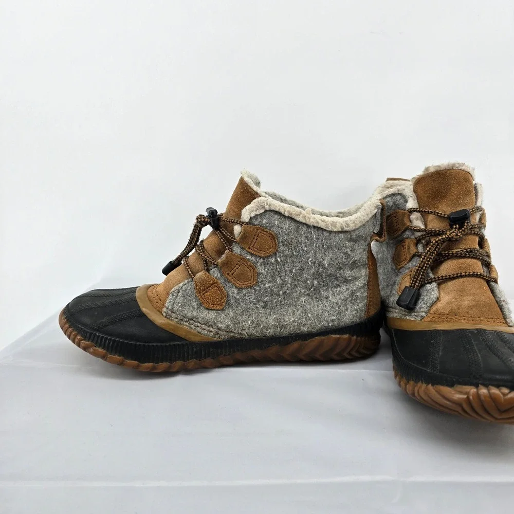 Sorel Out N About Plus Gray Felt‎ Tan Suede Waterproof Duck Boots Mens 7